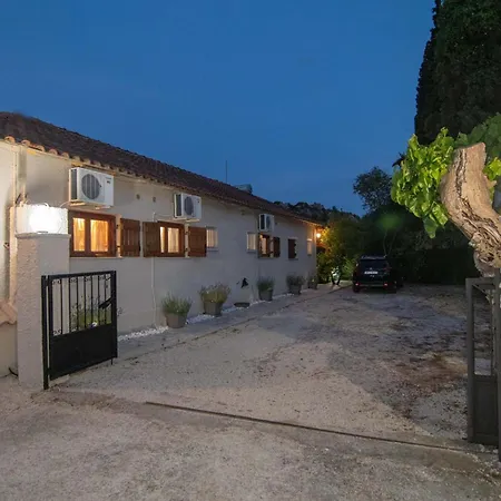 Apartment Aristofanis 1