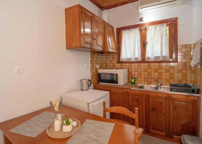 Aristofanis 1 Tolón