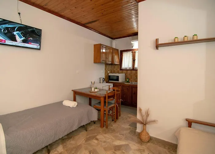 Aristofanis 1 * Tolón