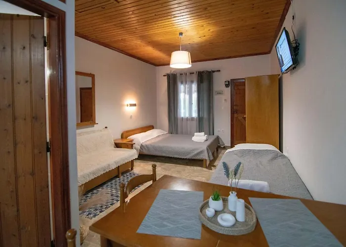 Aristofanis 1 * Tolón